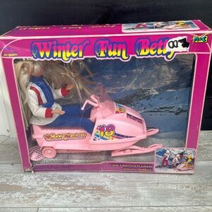 Vintage 90s Winter Fun Betty Doll M‎ & C toy company Barbie